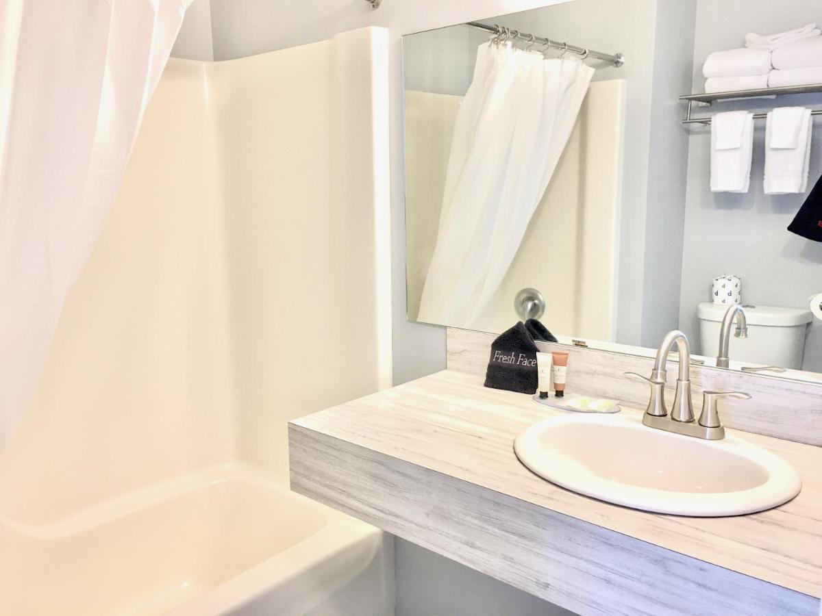 Empire Lakeshore Inn Ngoại thất bức ảnh