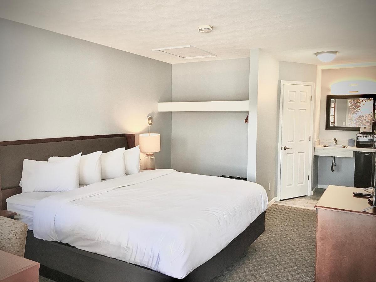 Empire Lakeshore Inn Ngoại thất bức ảnh
