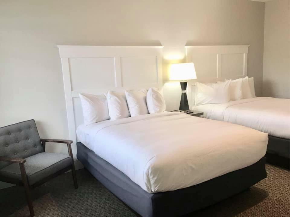 Empire Lakeshore Inn Ngoại thất bức ảnh