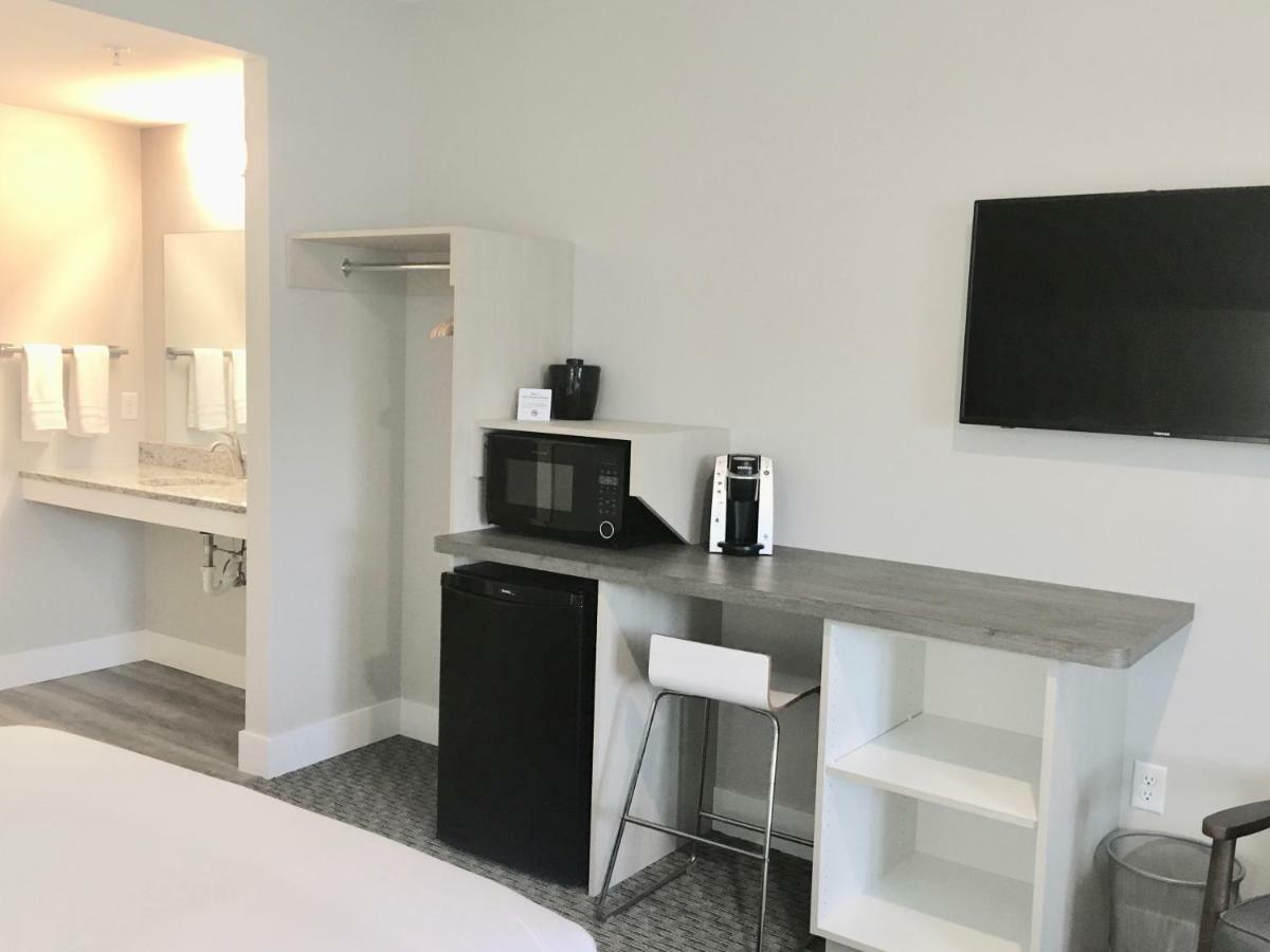 Empire Lakeshore Inn Ngoại thất bức ảnh